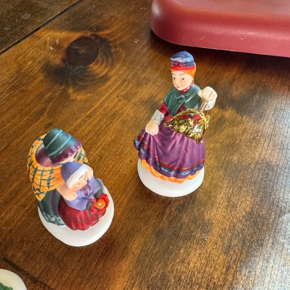 Department 56 Christmas Village Figurines